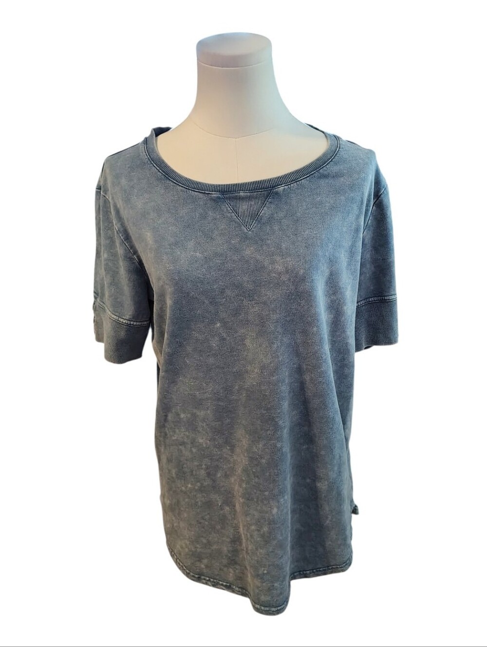 Jane & Delancey Acid Washed Button Sleeve Side Slit Sweatshirt Tee Size Medium